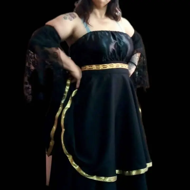 Pollera doble falda plato con straples y mangas de encaje por pedido