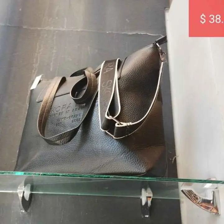 Carteras varias. Pedido llega en carnaval febrero 25