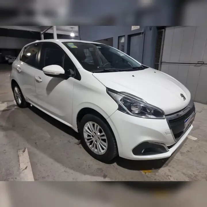Peugeot 208 allure nav tiptronic