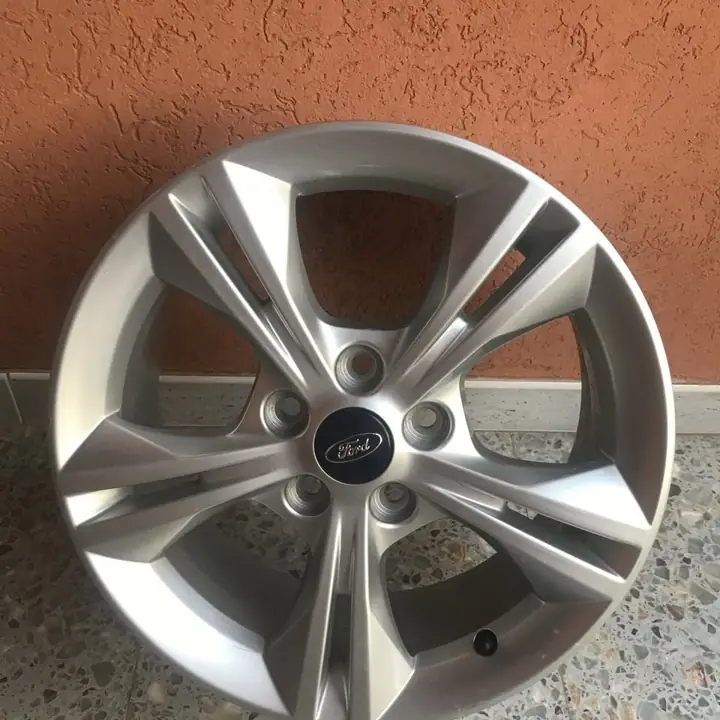 Vendo una llanta Ford focus 2013