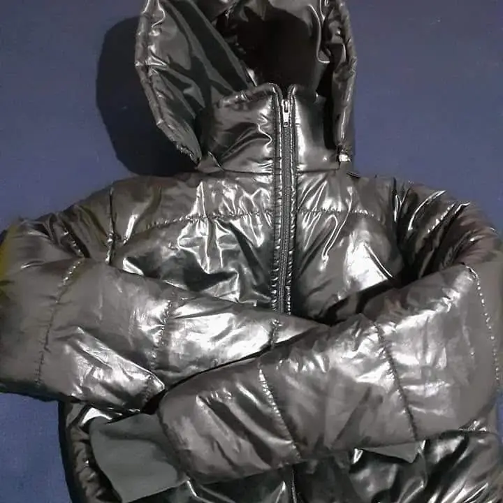 Se vende ! Campera 2500 (dos usadas ) Chaleco 1500 (casi nuevo) Body 1300 (sin uso) Zapatos 1000
