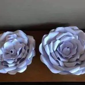Flores en Cartulina X 2 Unidades. Único color y modelo. Blanco