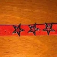 Pulsera de Cuero con apliques estrella en metal. Nueva