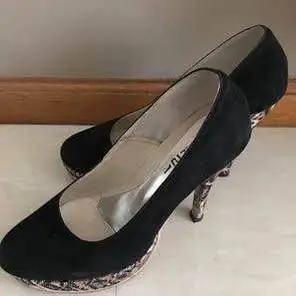 Stilettos de Gamuza con Plataforma. Número 38. 2 usos perfecto estado