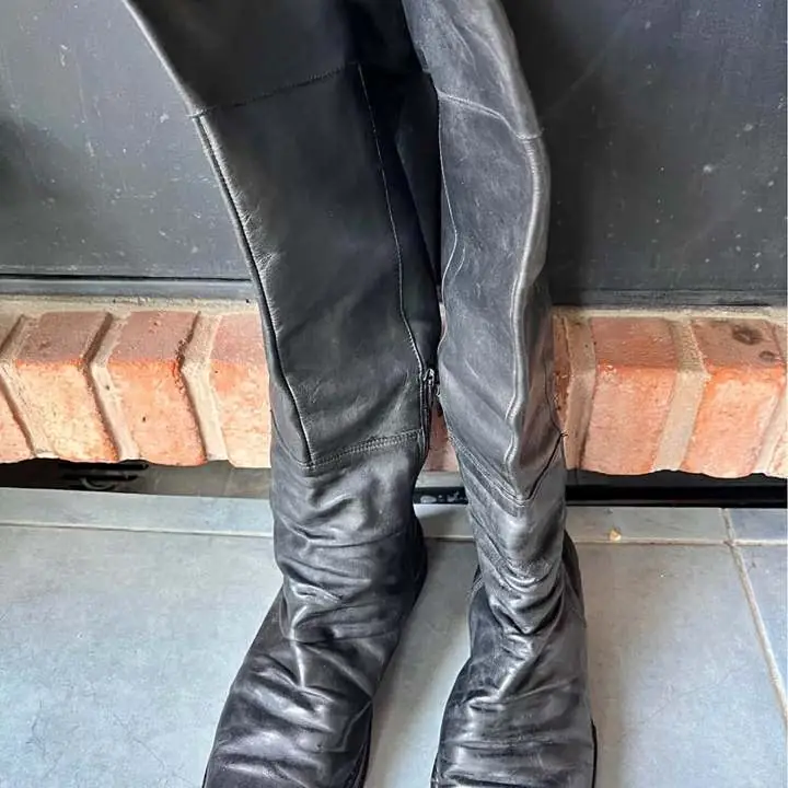 Botas Largas de Cuero y tachas Talle 39