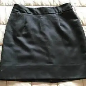 Pollera de raso corta talle Small Medidas aprox Cadera 90 - Cintura 62