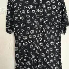 Camisa Masculina manga corta Talle Medio. Usada muy buen estado. de axila a axila 51 cm largo 65 cm