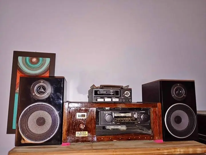 Stereo Pionner con parlantes