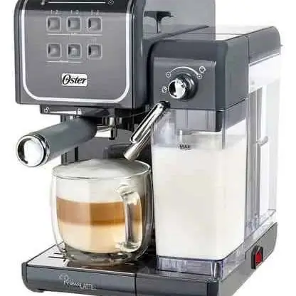 Cafetera Oster espresso compacta touch 19 bares EM6801M