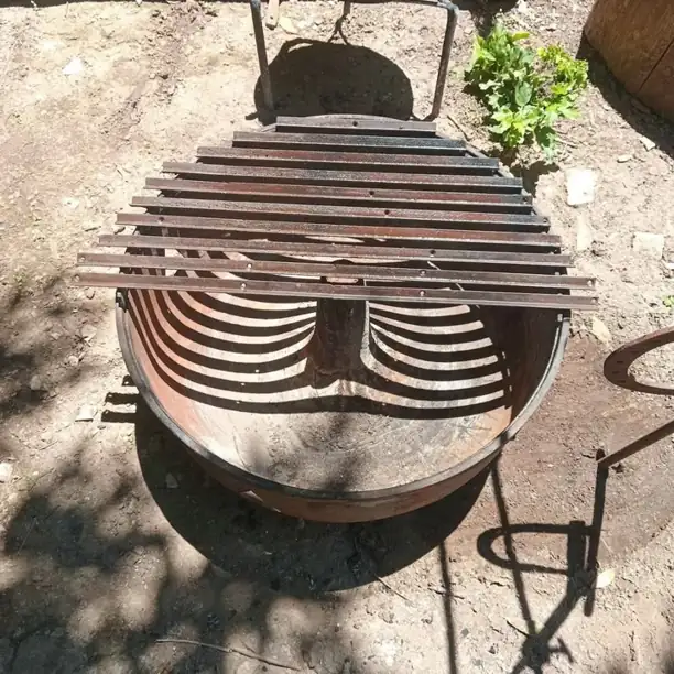 Parrilla con estaca cruz