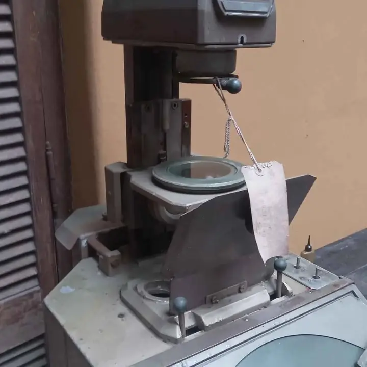 Proyector de perfiles