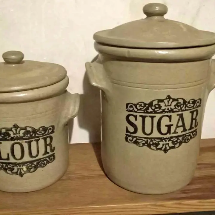 Antiguos tarros de gress y enlozados