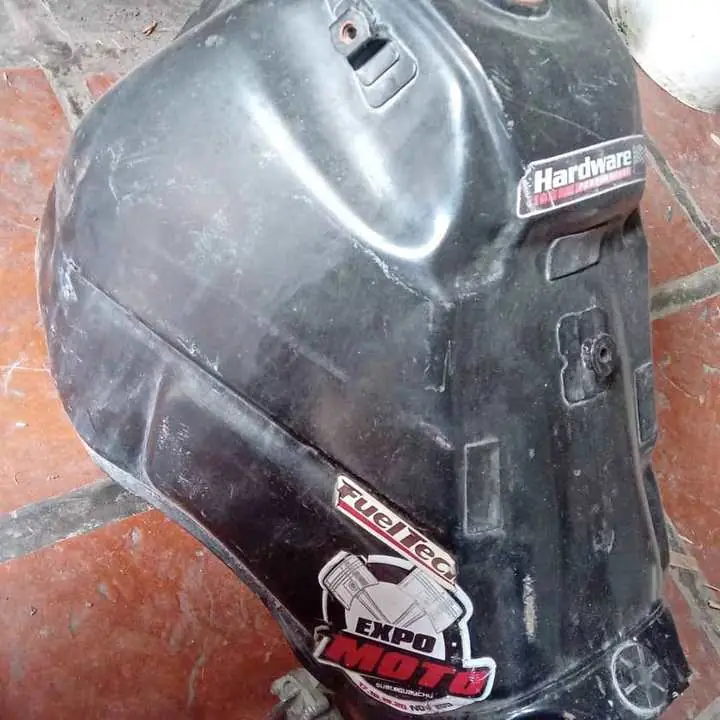 Tanque de honda tornado
