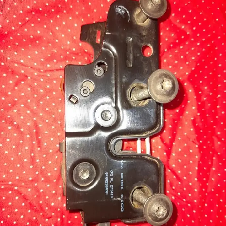 Serradura capot audi a3