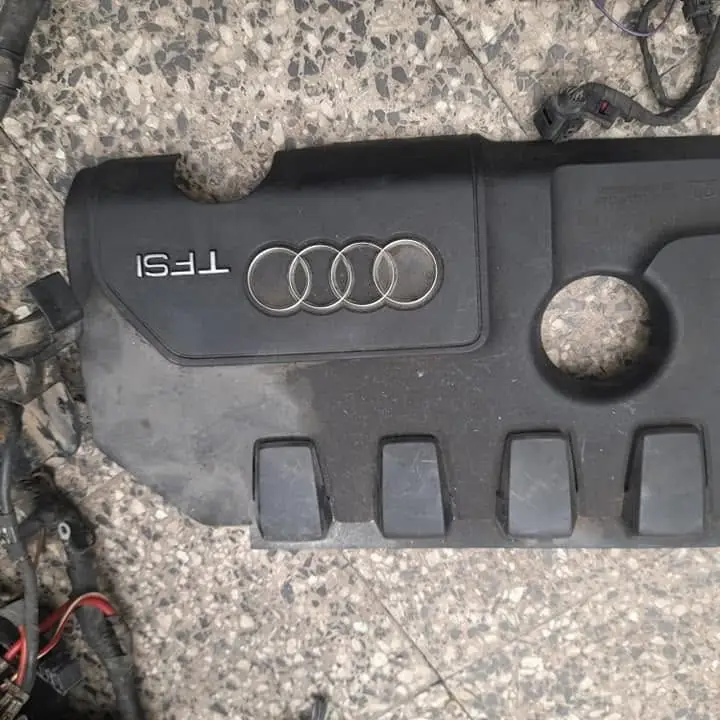 Embellecedorde motor audi a3