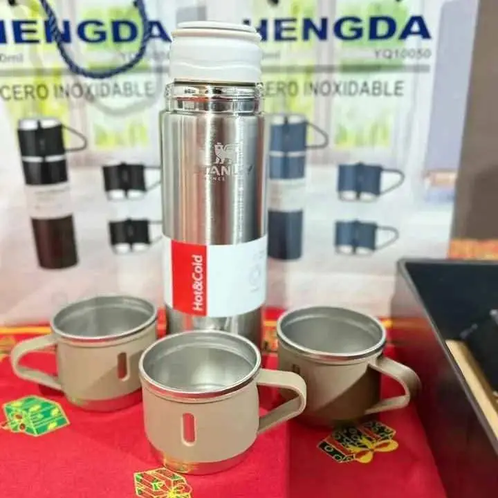 Termo 500ml con 3 tazitas $15,000