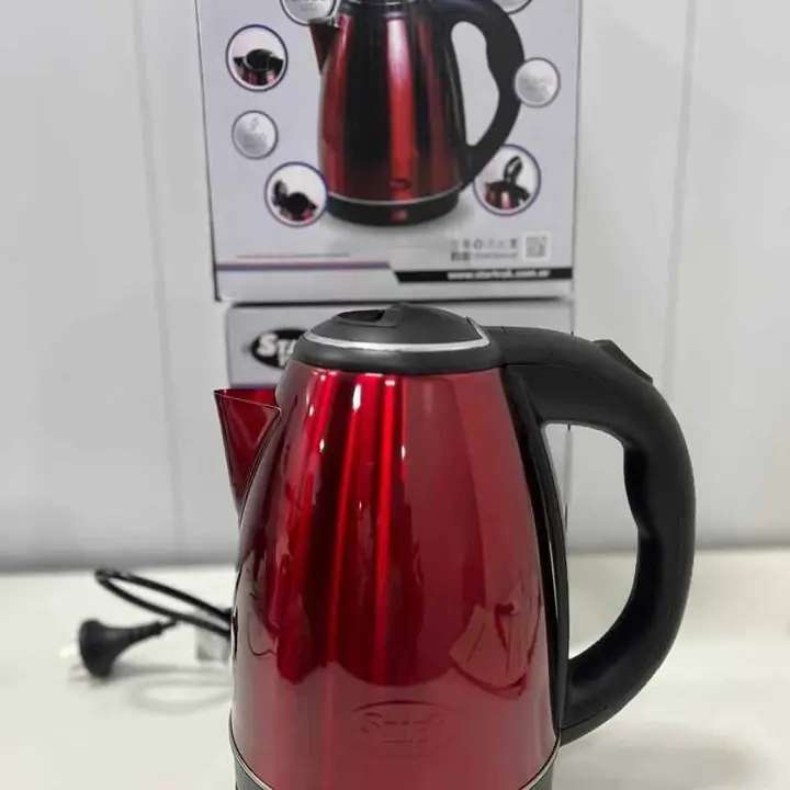 Pava hervidora roja Excelente diseño en acero inoxidable. Corte para mate: 80° C. (Mantiene co