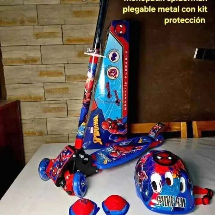 Monopatín Plegable con protecciones Casco Rodilleras y Coderas 3 Ruedas con Luces Características