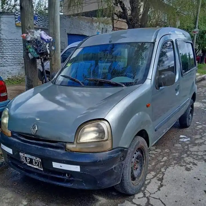 Vendo kangoo 1.9 diesel. Vidriada con asientos. Md 2000