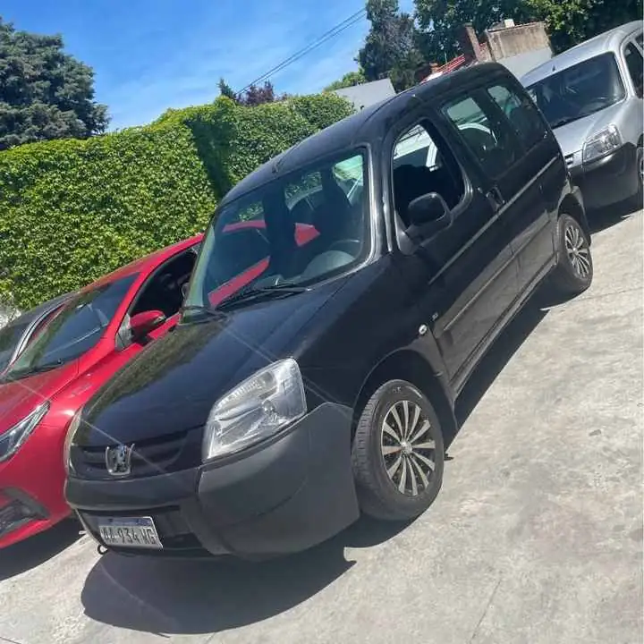 Peugeot partner (año 2017) vendo o permuto