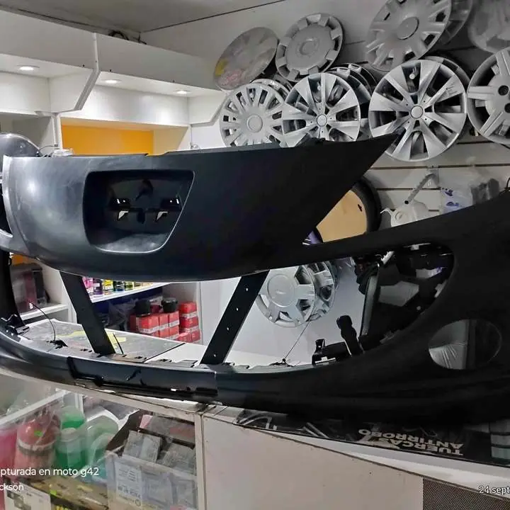 Paragolpe delantero Peugeot 207 con auxiliares