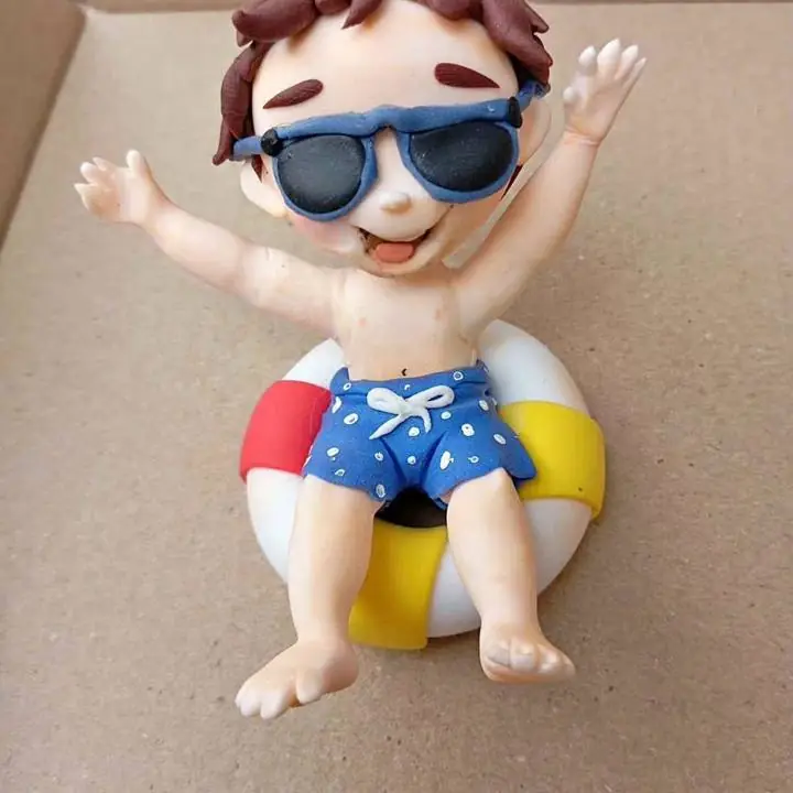 Adorno nene en pileta