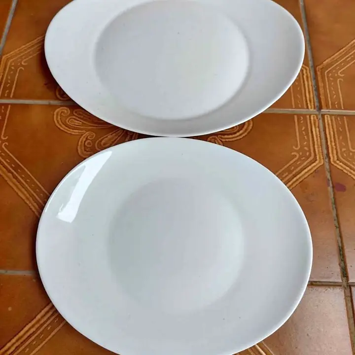 Plato de vidrio blanco ovalado de 31 cm