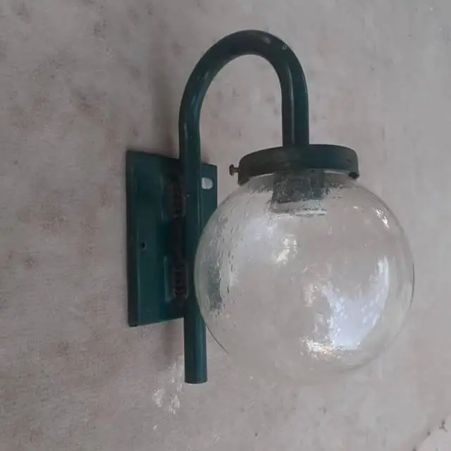 Lampara aplique globo exterior $ 2,000. Wtsp