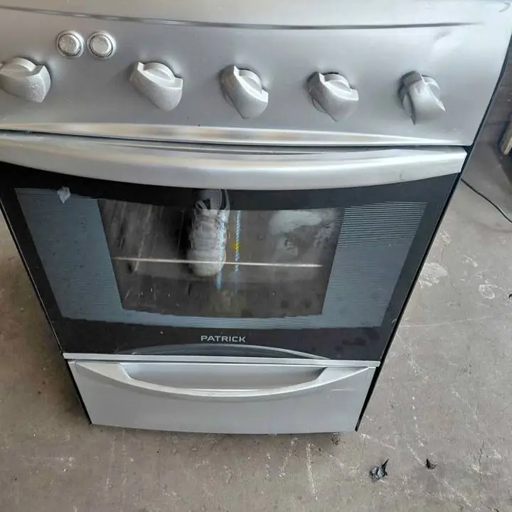 Cocina lista para usar andan las hornallas y el horno perfecto con luz y encendido y tapa de vidrio