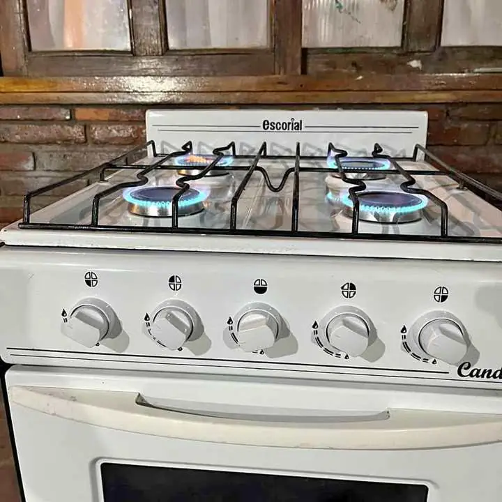 Cocina lista para usar andan las hornallas y el horno perfecto hago envíos
