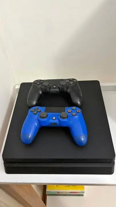PS4 500 GB + 2 jostick
