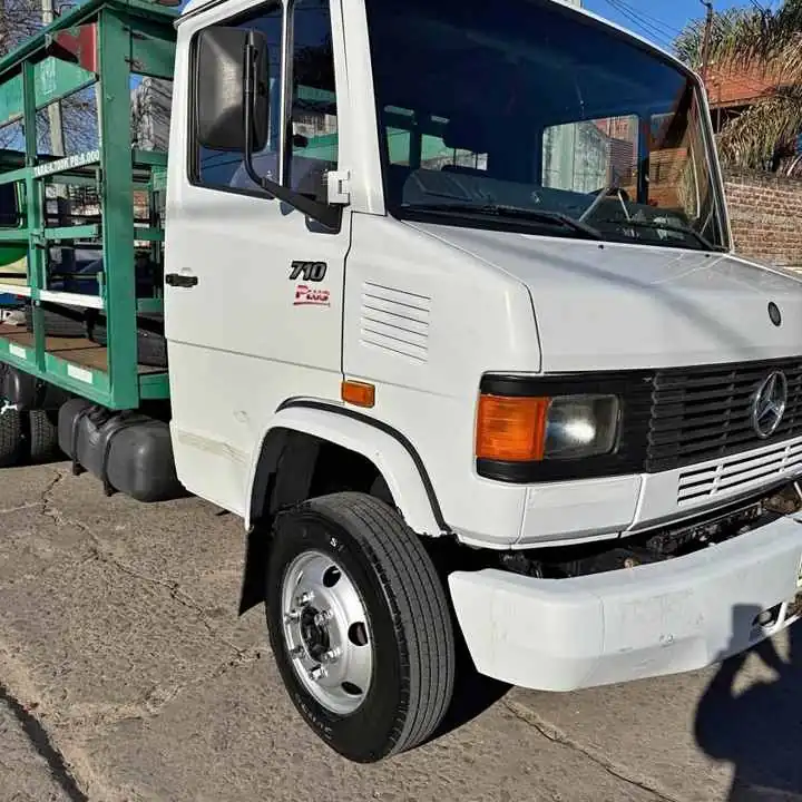 Vendo Mercedes Benz 710 plus año 2011