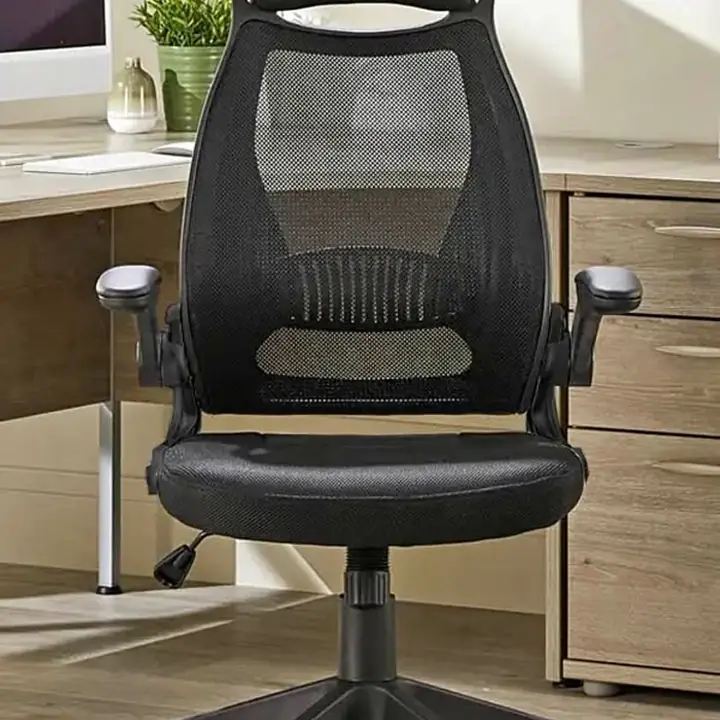 Silla ergonómica de oficina negra Luca con apoyabrazos ajustable