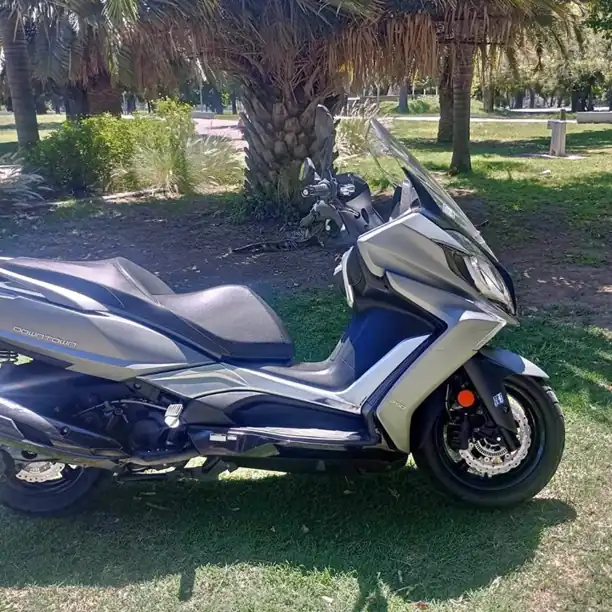 Kymco Downtown 350i, año 2024, 12.000km, única mano titular, puedo permutar