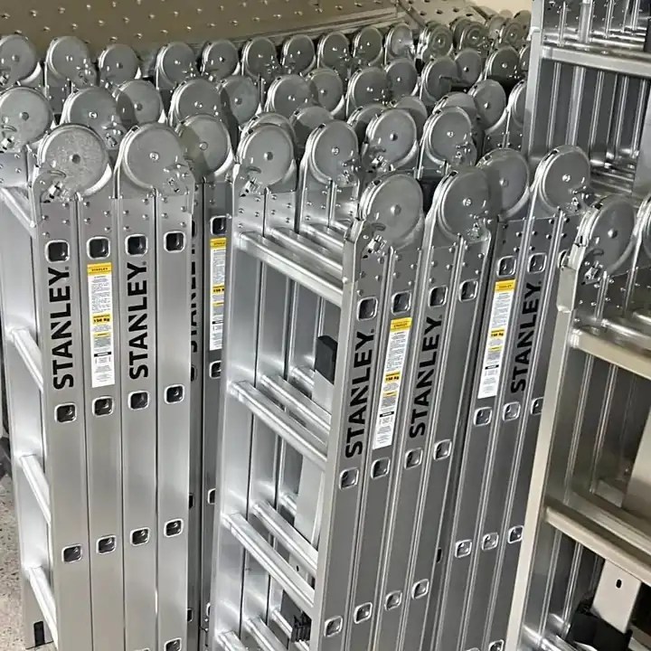 Outlet escaleras aluminio Stanley / black decker