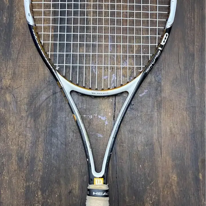 Raqueta de Tenis Wilson Blade 18x20 43/8 Excelente Estado como nueva con funda!
