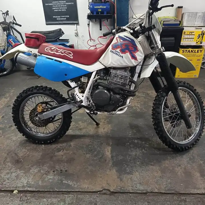 Honda XR600R año 1994, mecánica excelente lista para transferir