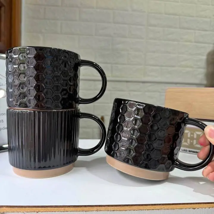 Taza negra apilable