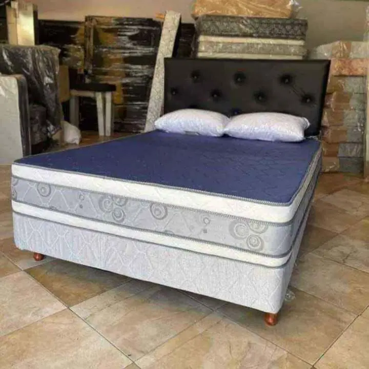 Camas + respaldos en ecocuero y almohadas de regalo k