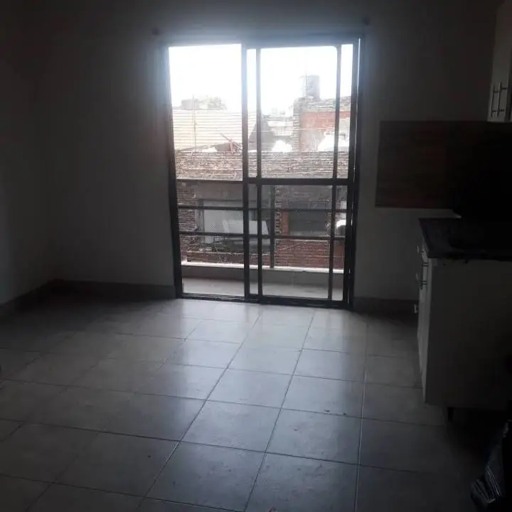 Departamento de 1 ambiente con altillo y balcon a la calle en Ciudadela sin garantía