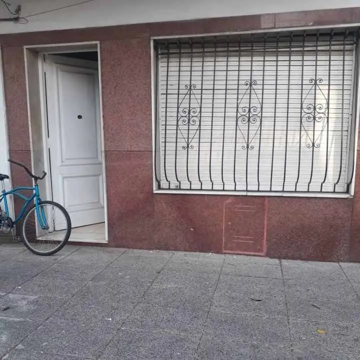 Departamento de 2 ambientes amplios a media cuadra de la estación de Ciudadela