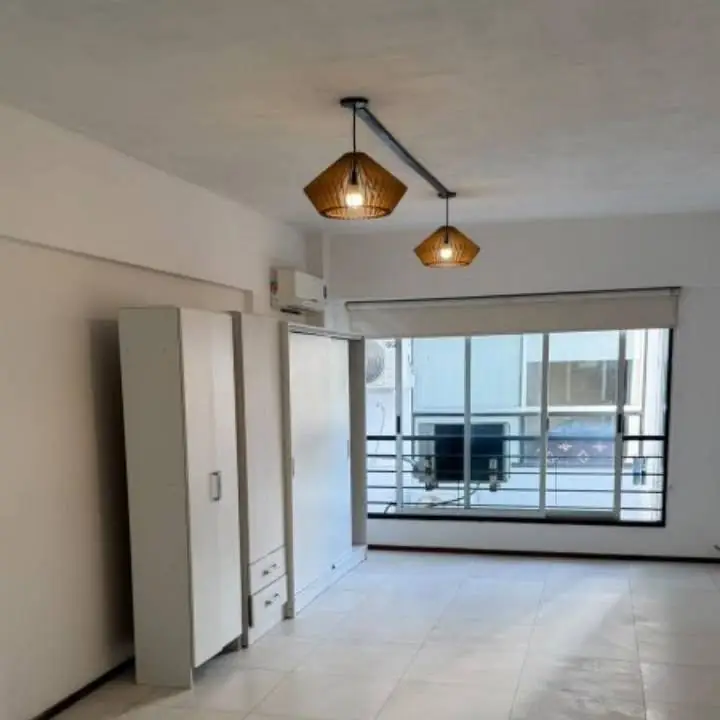 Alquilo monoambiente muy amplio en Almagro,Gascón al 500:wsp