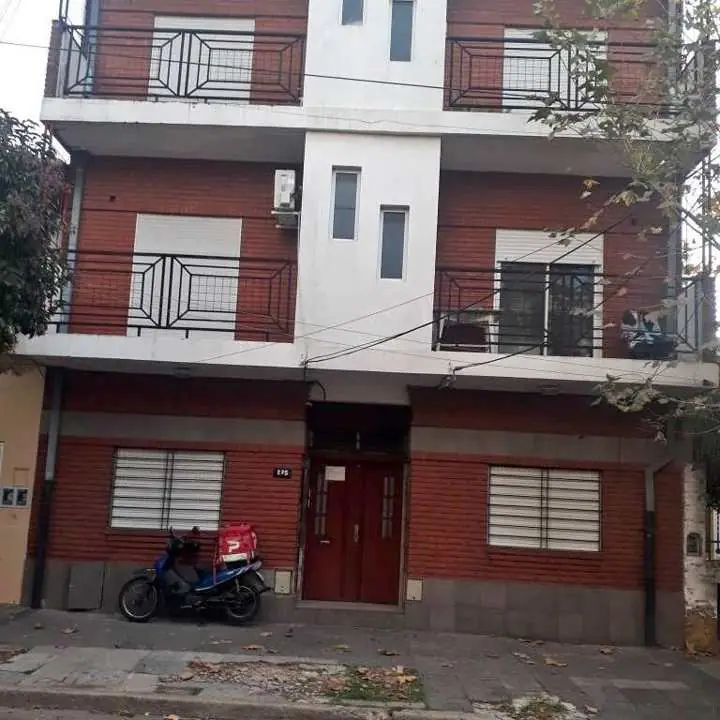 Monoambiente dividido con balcon a 3 cuadras de la estación de Ciudadela