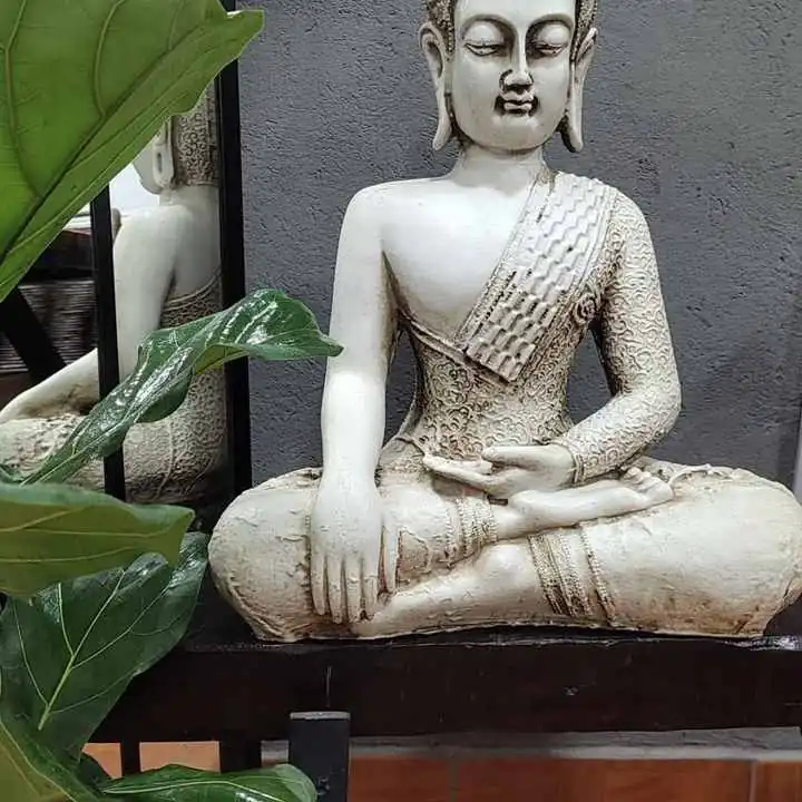 Buda de resina 55cm $47000