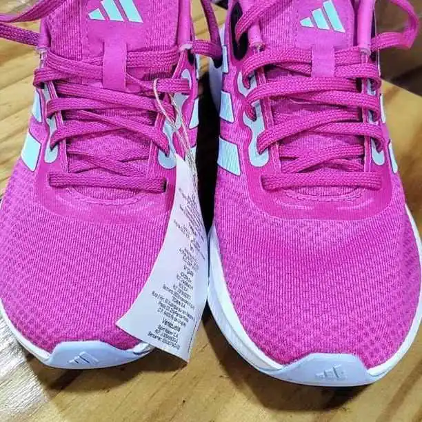 Zapatillas Adidas NUEVAS con etiqueta. Líquido!