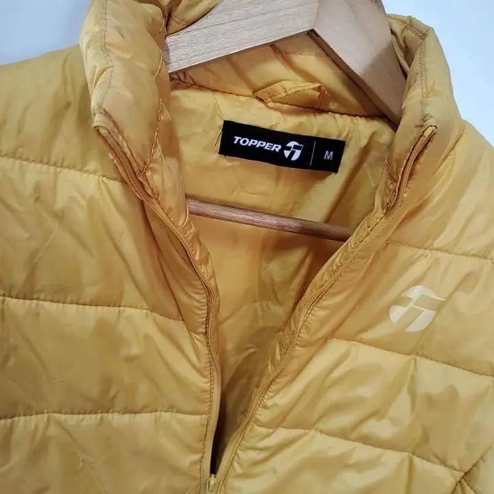 Campera liviana-deportiva Topper..nada de uso Talle m