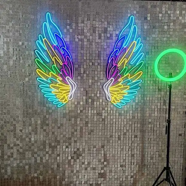 Alquiler de Shimmer wall+ cartel neón+ alas de neón+ mesas de candy bar