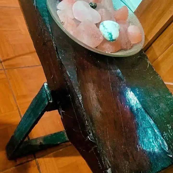 Estante de Quebracho puro + base de hierro (pintado con laca)