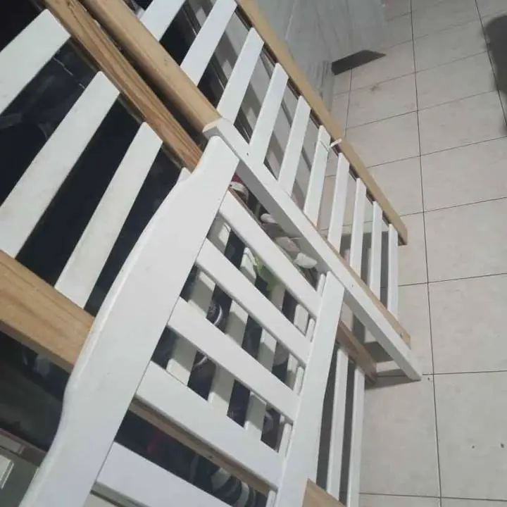 Vendo cuna por mudanza sin colchon