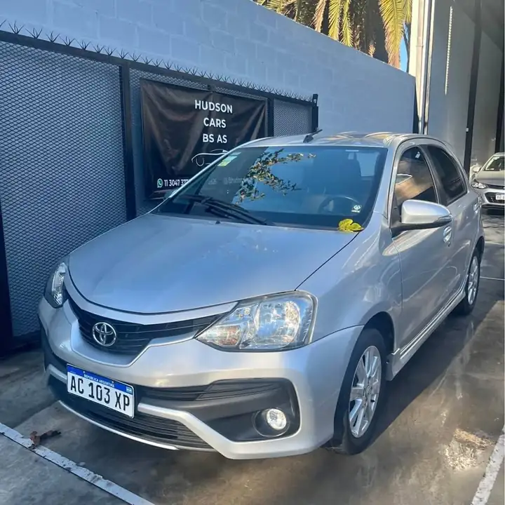 Etios XLs
